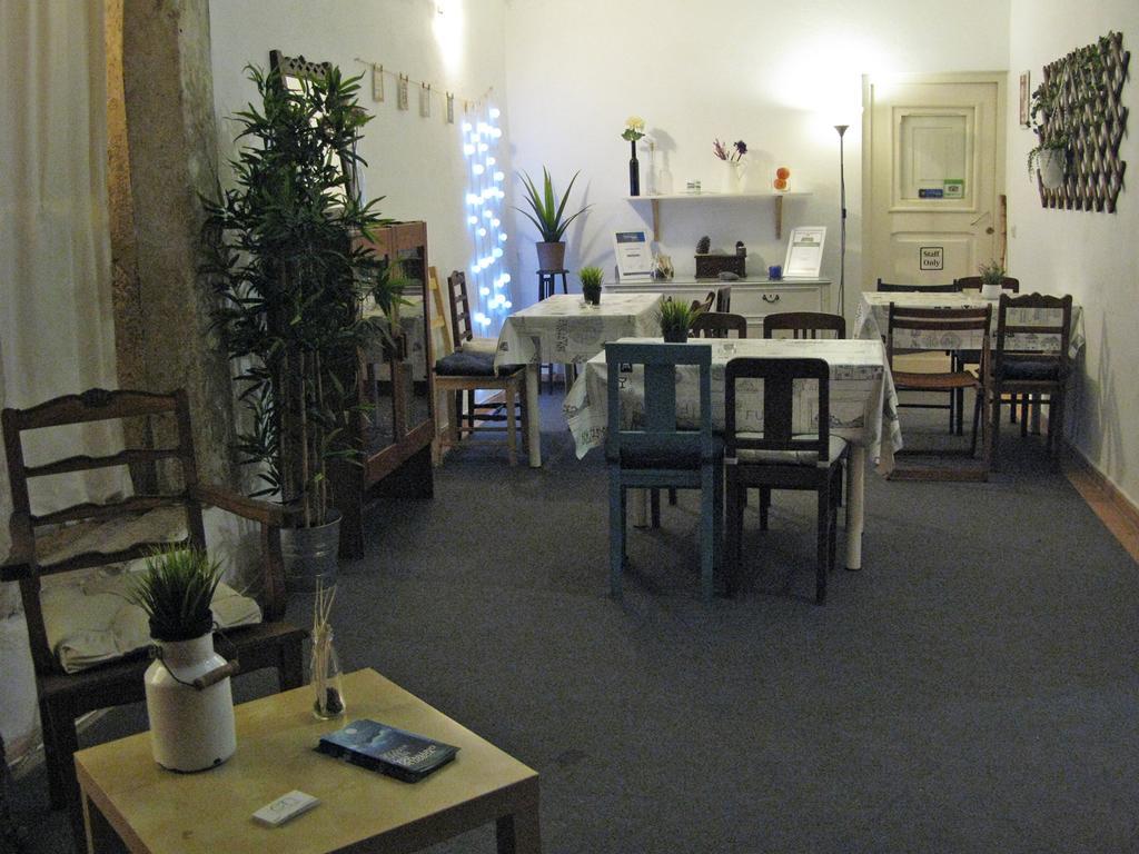 Hostel Johnie's Place & *