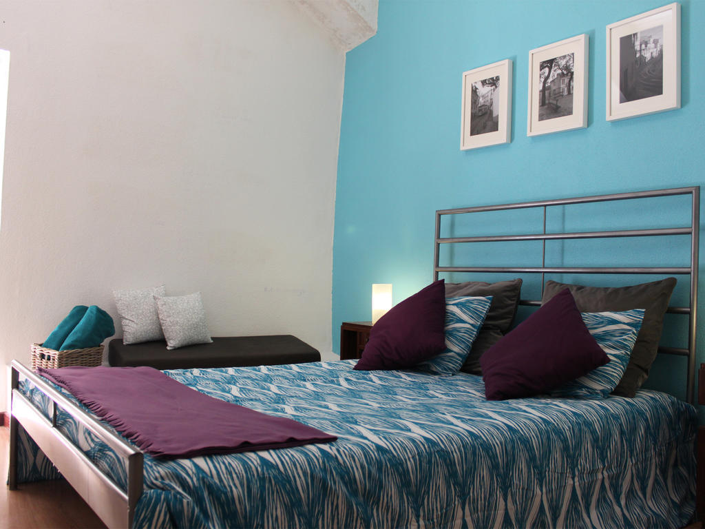 Hostel Johnie's Place & *